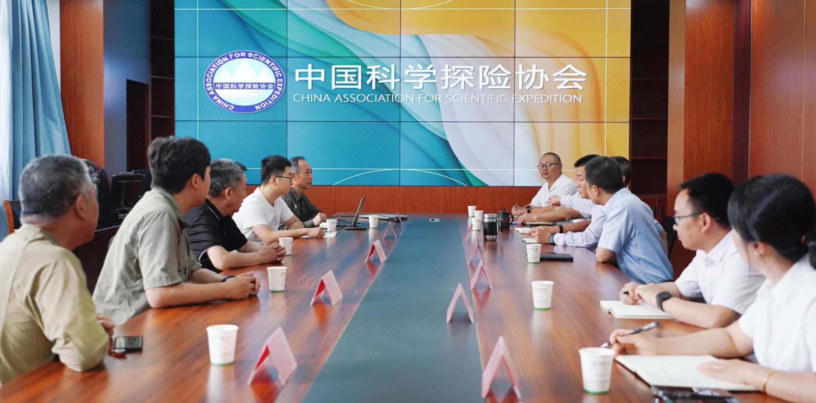1717230147416065153.jpg 景东教育局座谈1.jpg