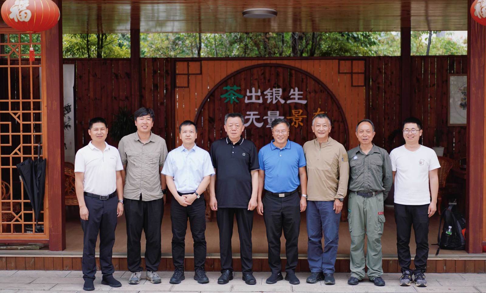 1717230177073029077.jpg 景东合影.jpg