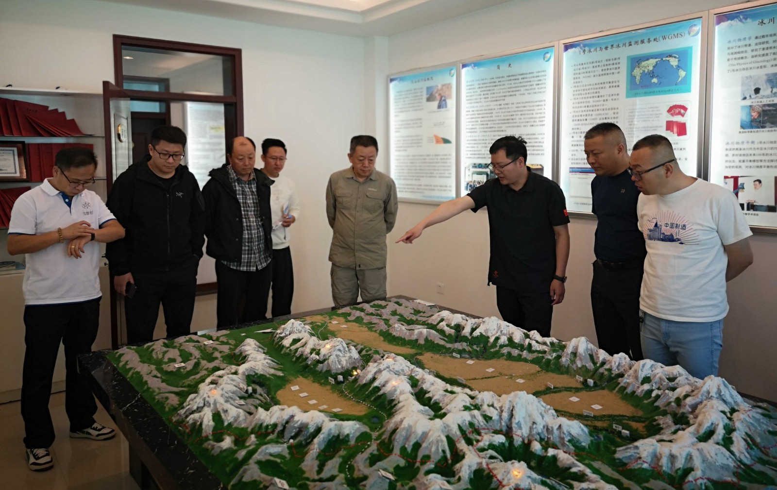 参观1.jpg